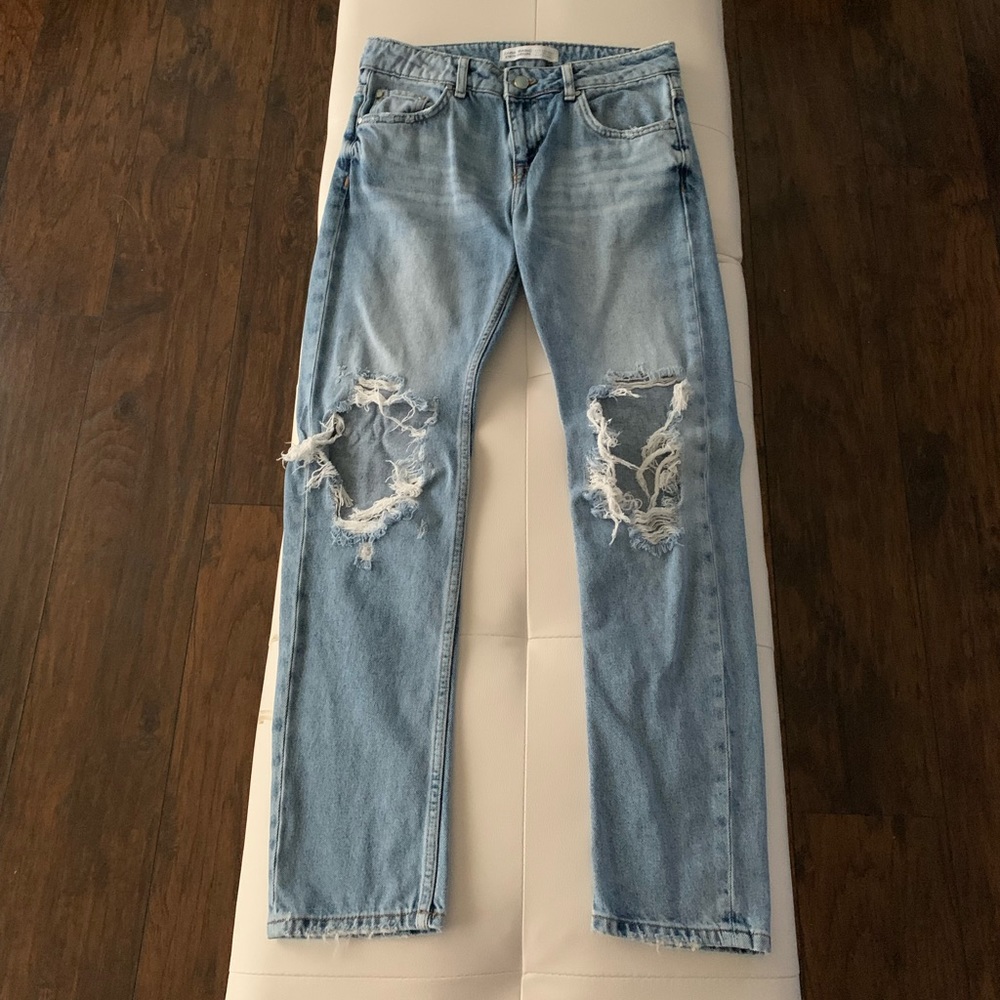 ZARA RIPPED JEANS